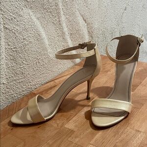 Navyboot Chic Cream Ankle Strap Heels Made in Italy Size 39